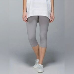 Lululemon Seamlessly Street Crop Heathered Grey Size 6 LIKE NEW